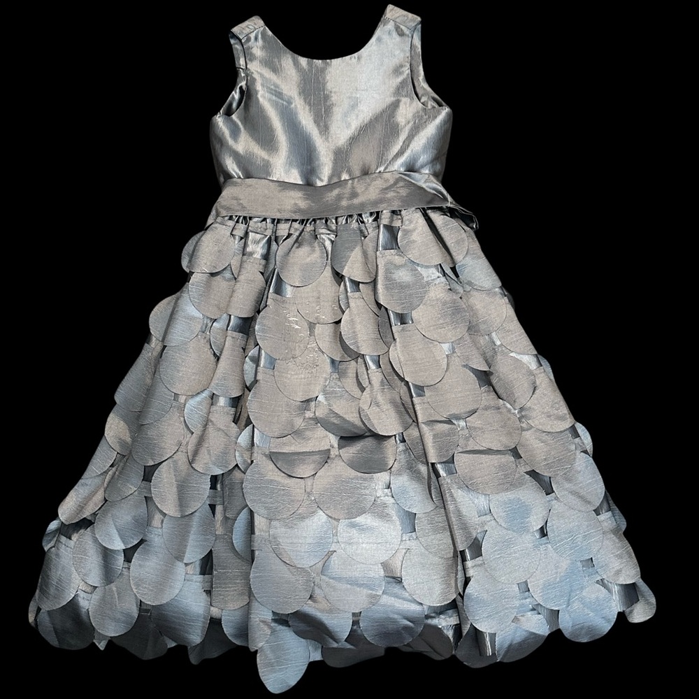 EUC Susanne Lively Girls Size 5 Silver Sleeveless Dress w/ Layered Petal Design